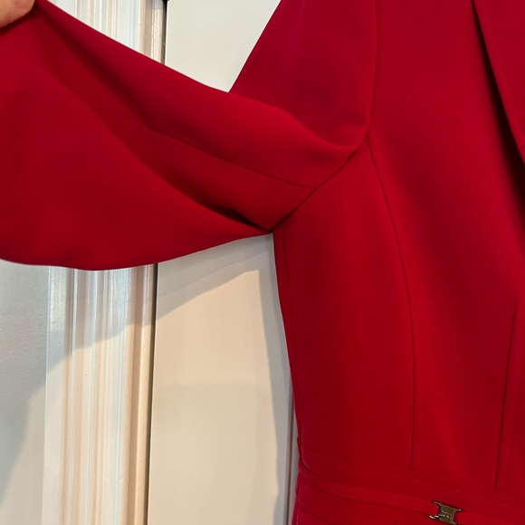 Tahari beautiful deep red women’s blazer jacket. flattering cut-style - size 8 - Picture 5 of 14